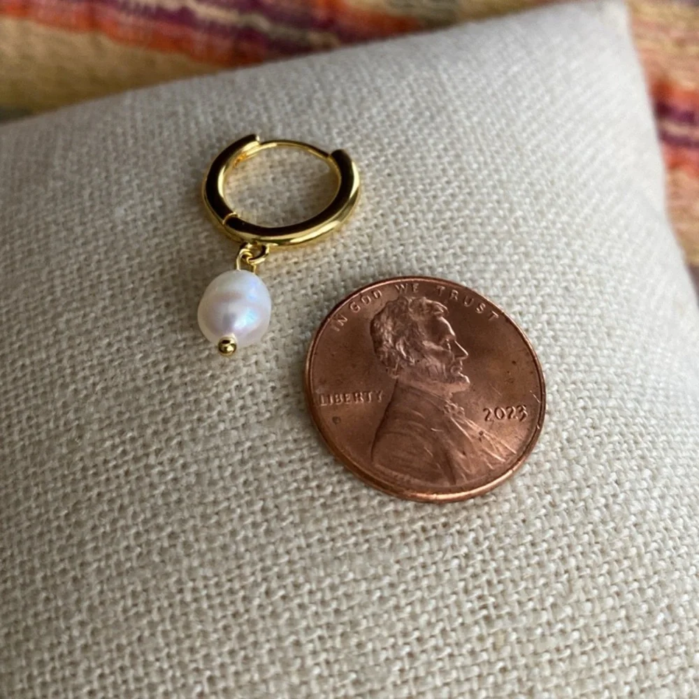 Gold Hoop Earrings with White Pearl Drops - Women Jewelry - Picture 2 of 2